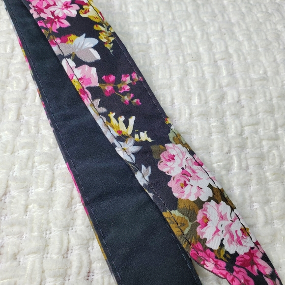 NWOT Floral Camera Strap - Picture 3 of 3